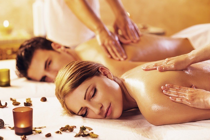 Dầu Massage Cho Nữ: Phương Pháp Thư Giãn và Làm Đẹp Tinh Tế